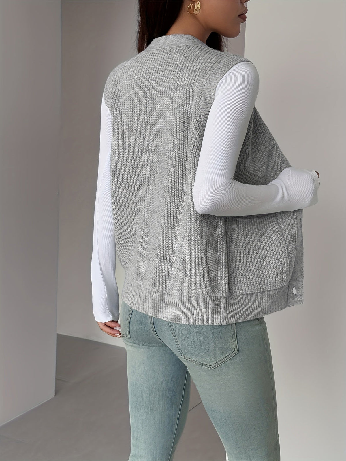 Gilet sans manches boutonné en maille à col en V