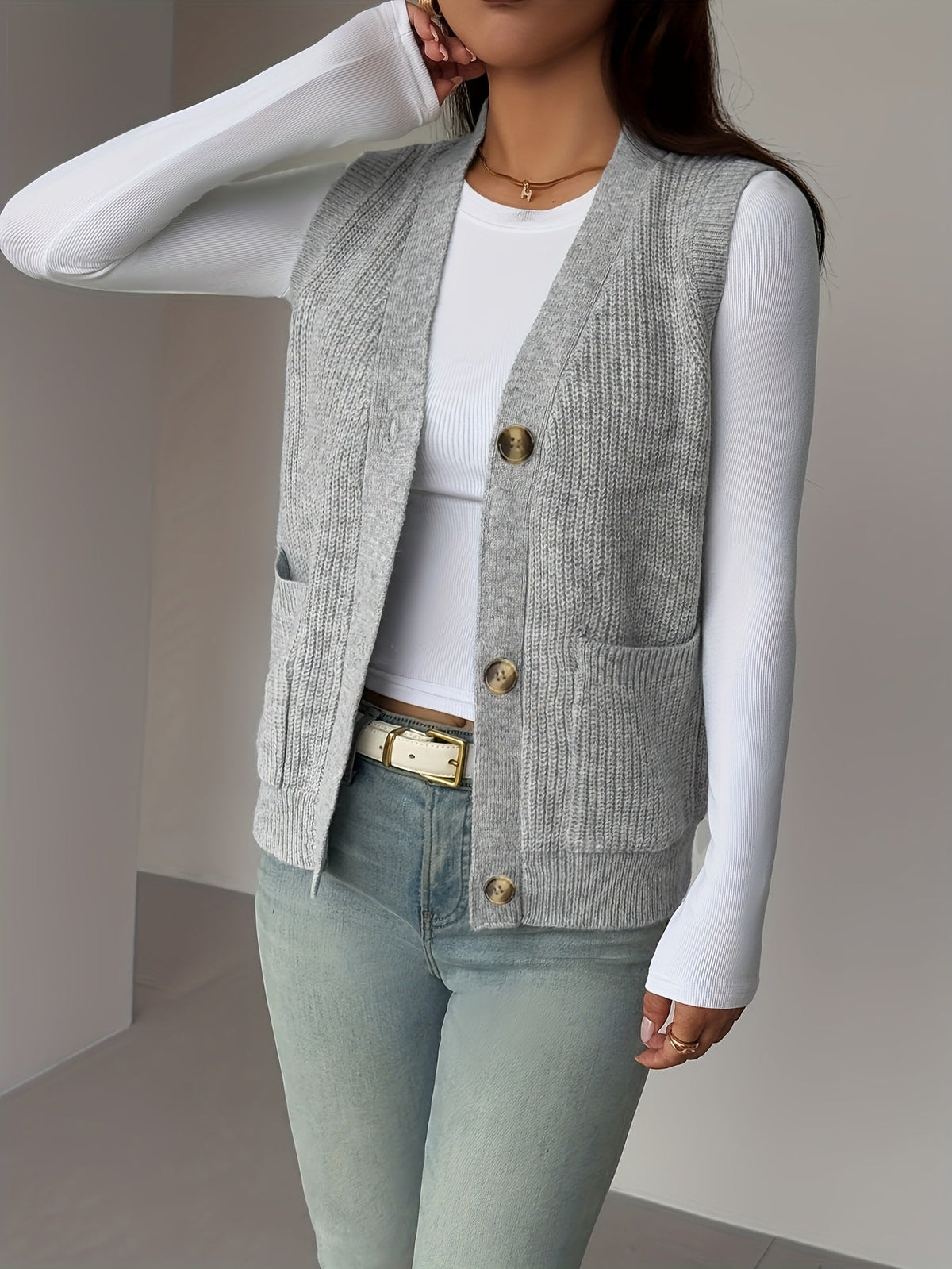 Gilet sans manches boutonné en maille à col en V