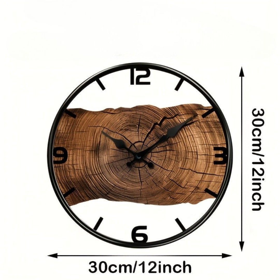 Horloge murale ronde en bois avec motif ajouré