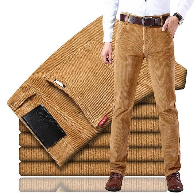 Jean classique pour homme disponible en plusieurs coloris