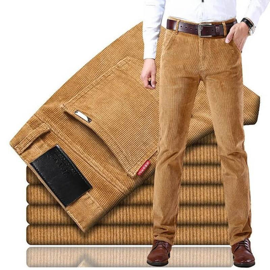 Jean classique pour homme disponible en plusieurs coloris