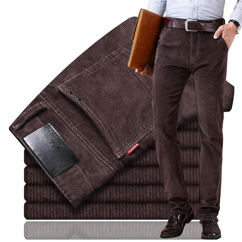 Jean classique pour homme disponible en plusieurs coloris