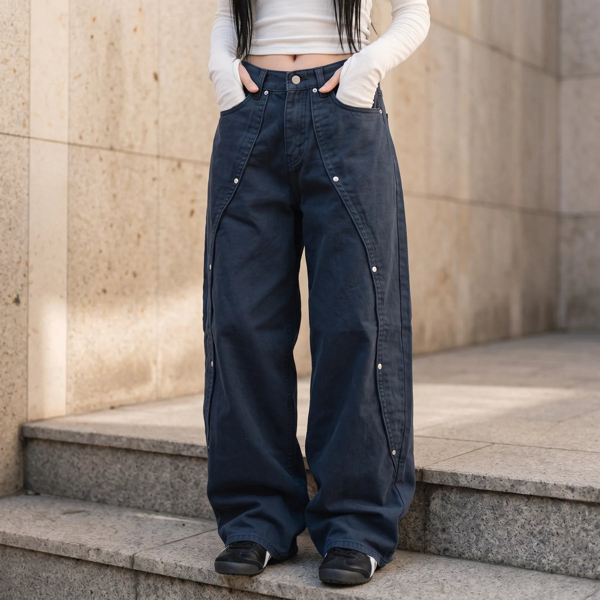 Jean large pour femme à rivets