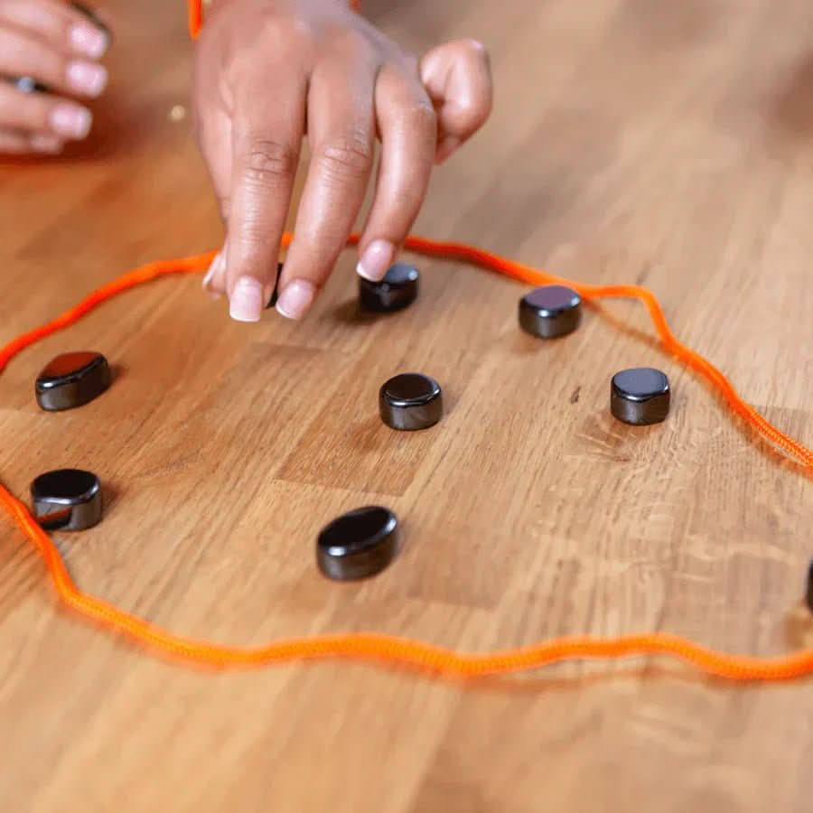 Jeu d'échecs magnétique de voyage et stratégie