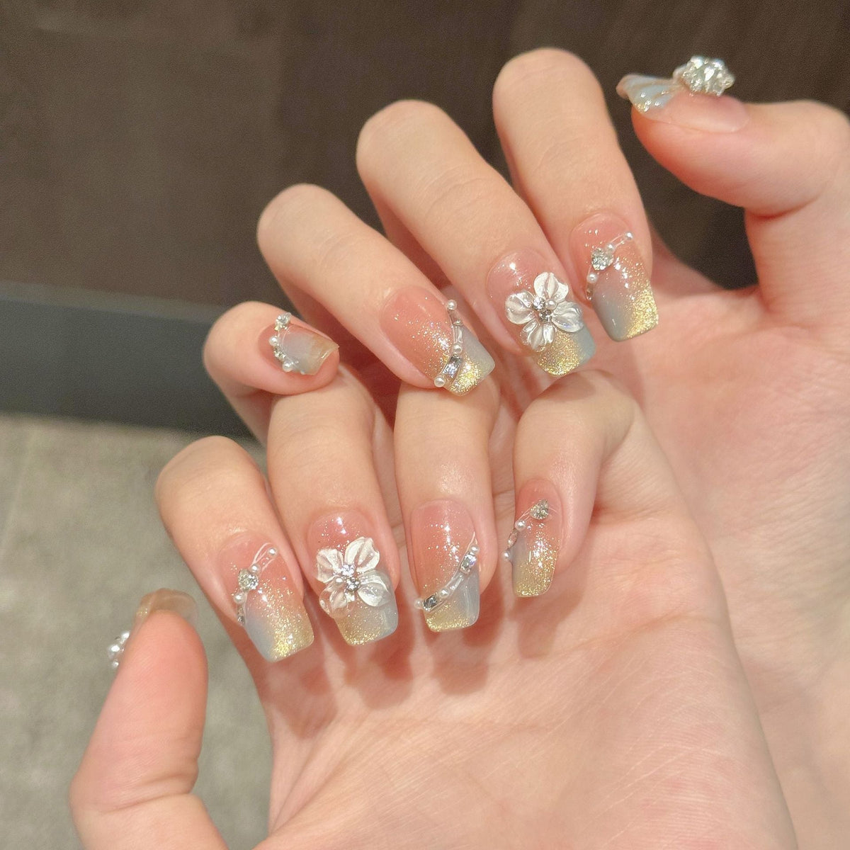 Kit de faux ongles press-on à motifs floraux 3D