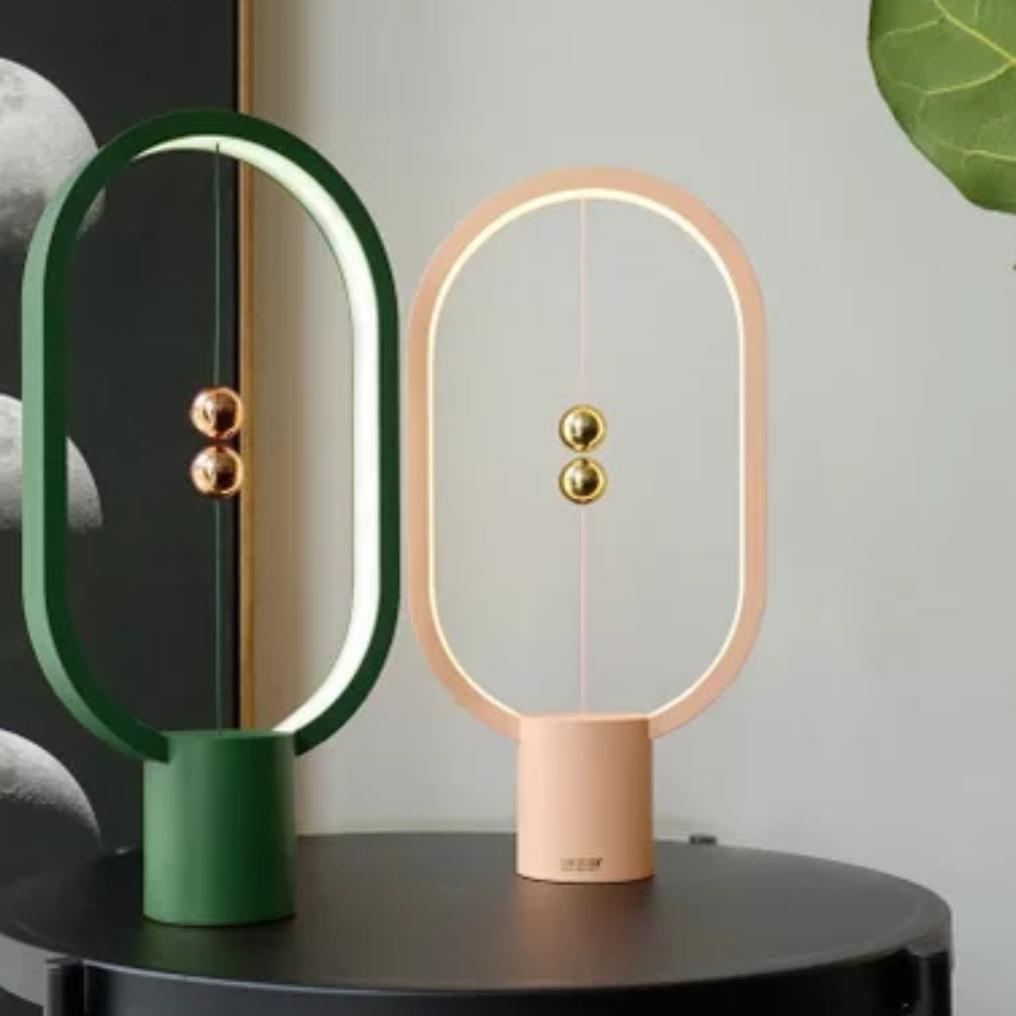Lampe de table design équilibrée avec interrupteur flottant