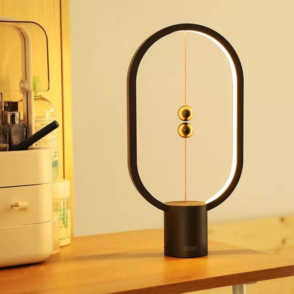 Lampe de table design équilibrée avec interrupteur flottant