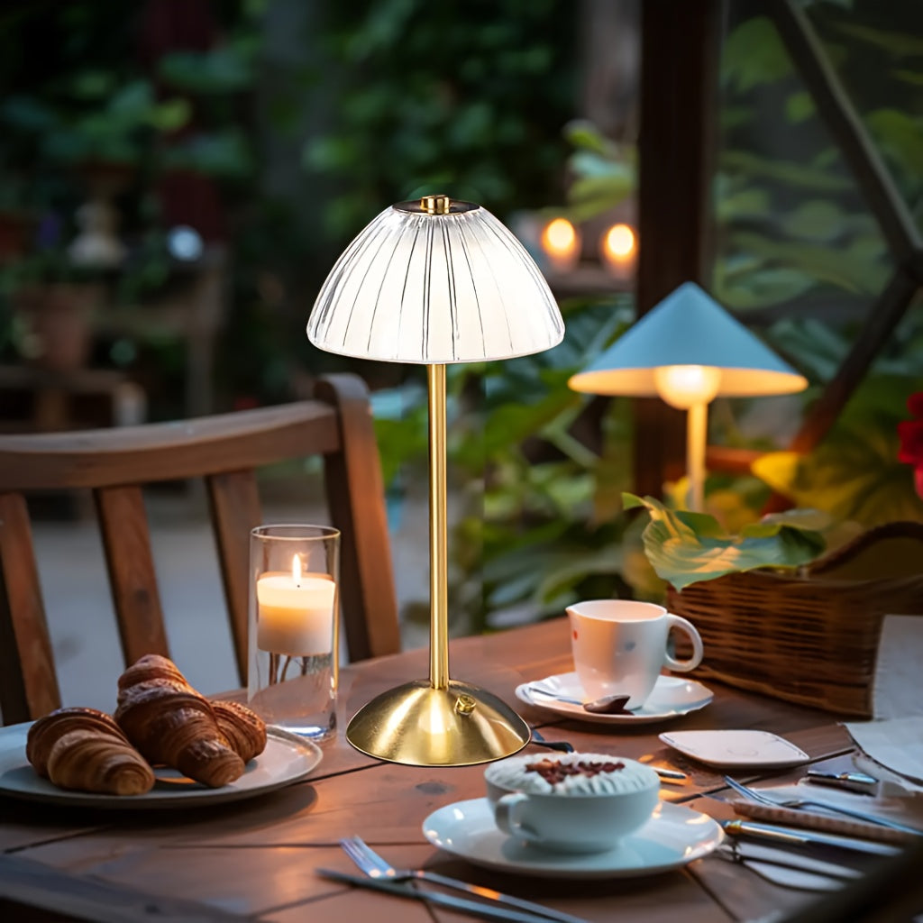 Lampe de table dorée avec fonction tactile et recharge USB