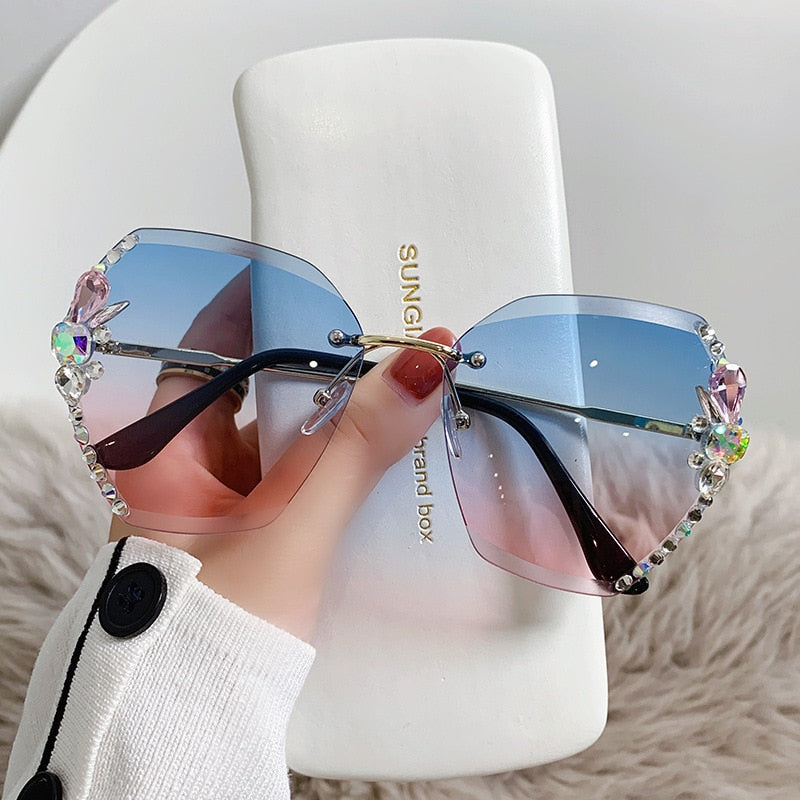 Lunettes de soleil sans monture ornées de strass