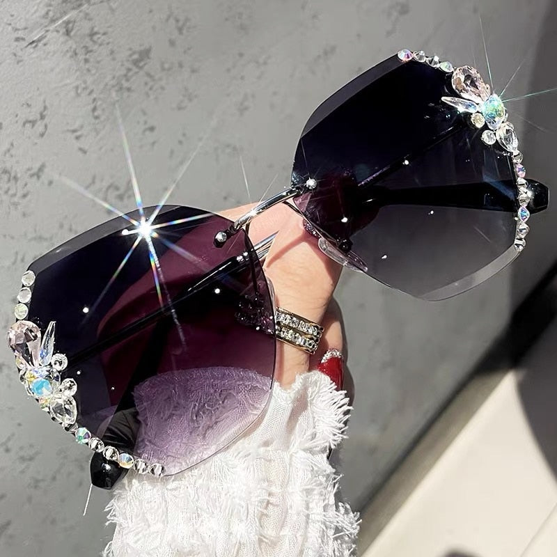 Lunettes de soleil sans monture ornées de strass