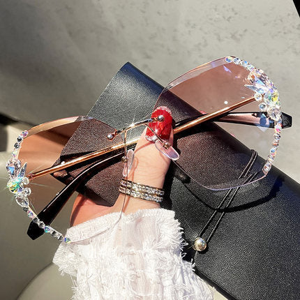 Lunettes de soleil sans monture ornées de strass