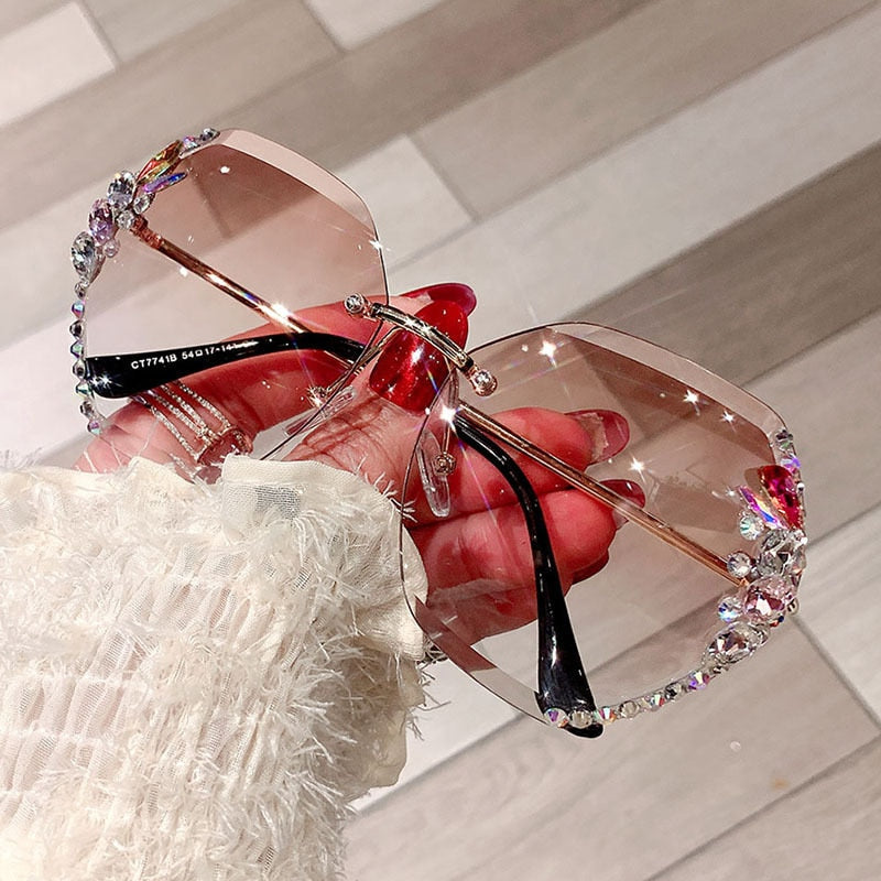 Lunettes de soleil sans monture ornées de strass