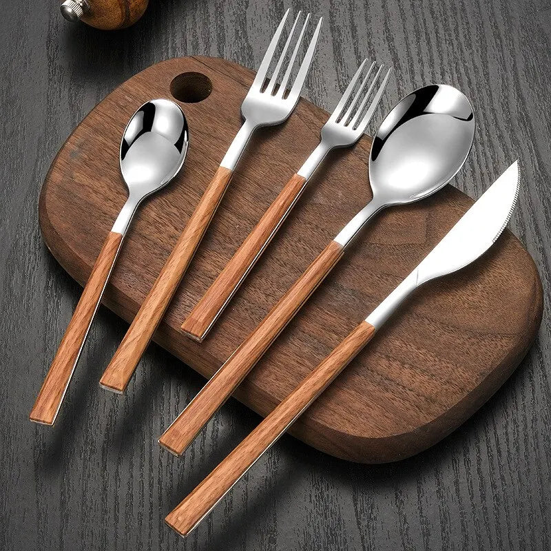Ménagère avec manches en bois