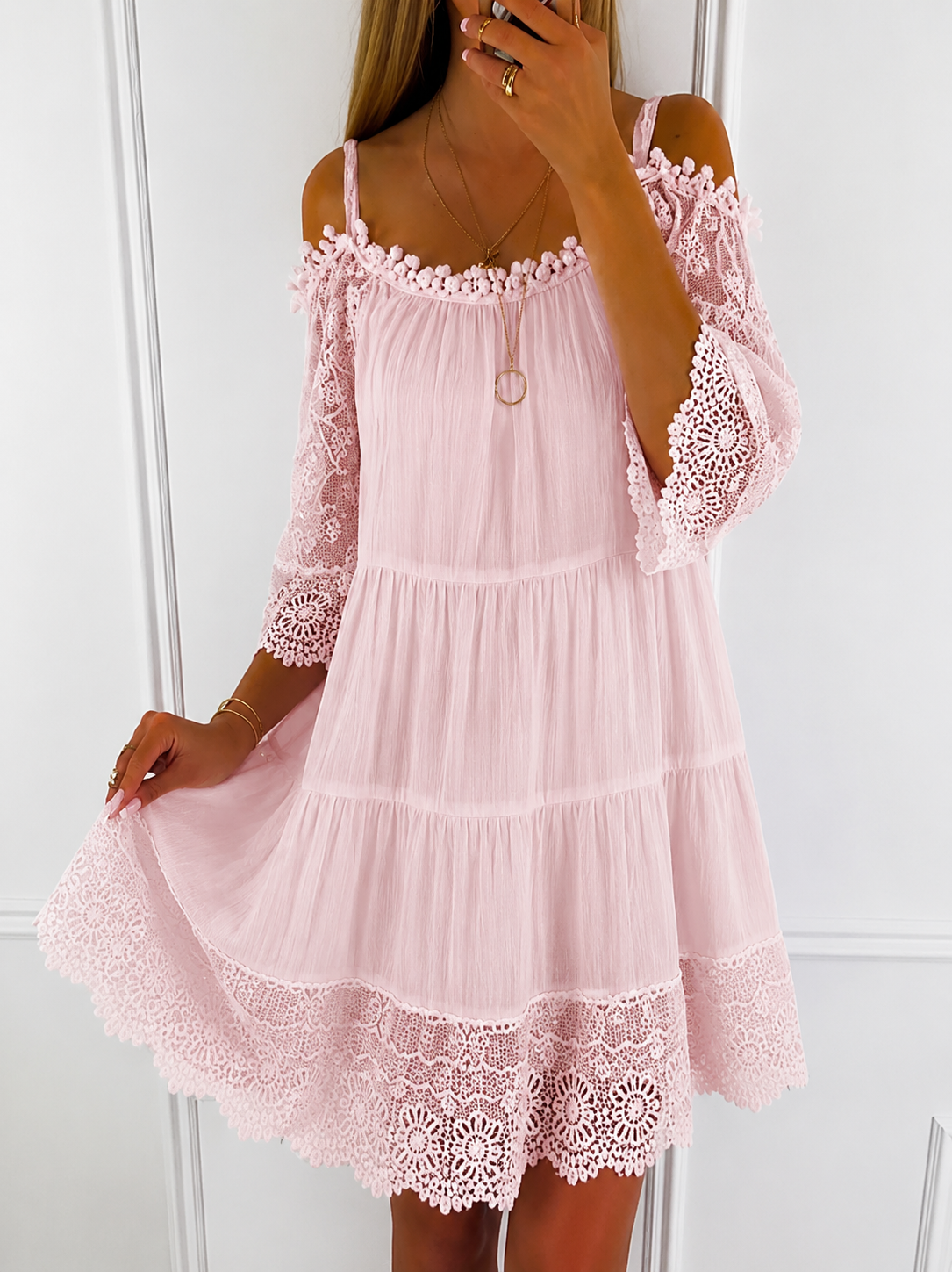 Mini-robe femme à épaules dénudées