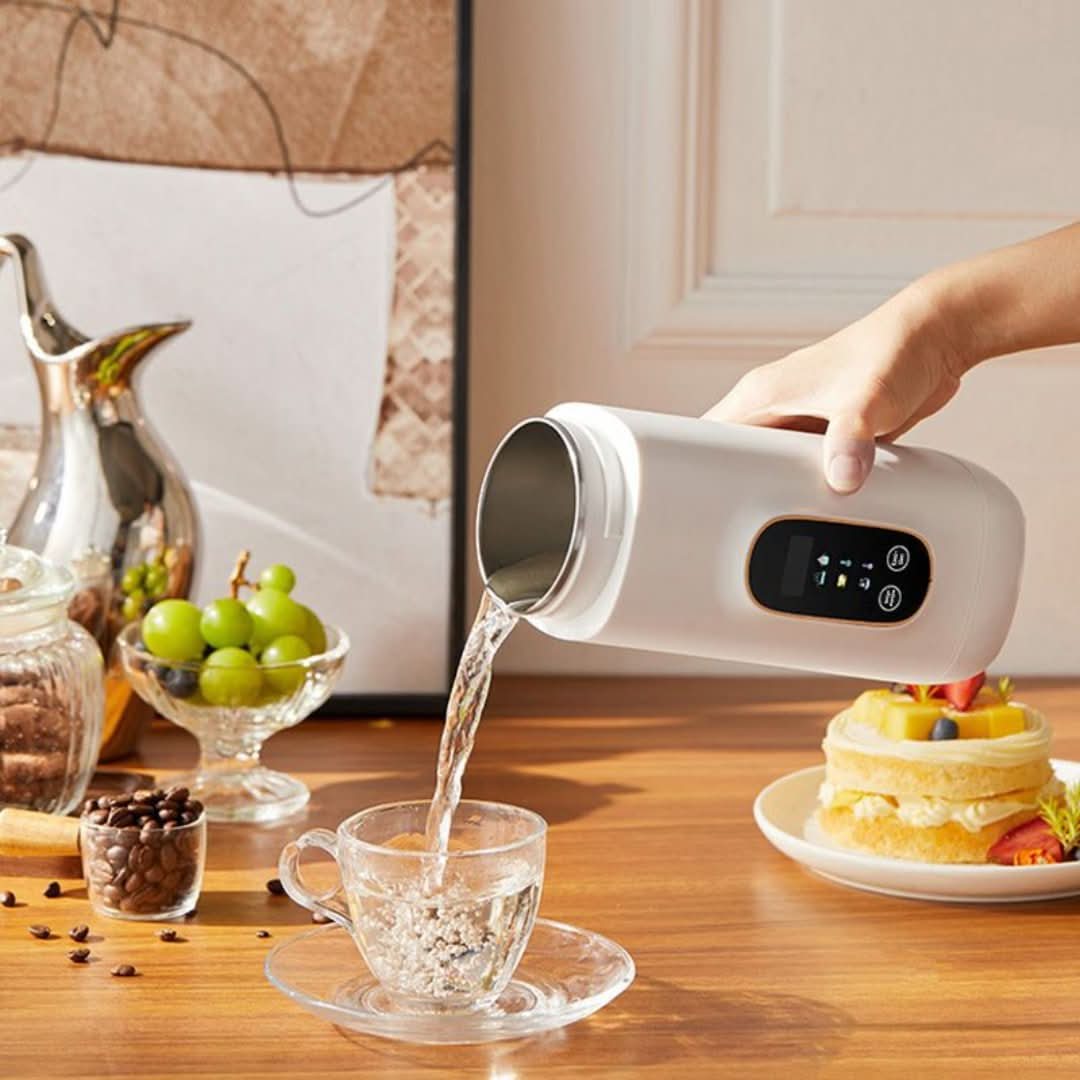 Minimalist Comfort for Hot Drinks on the Go