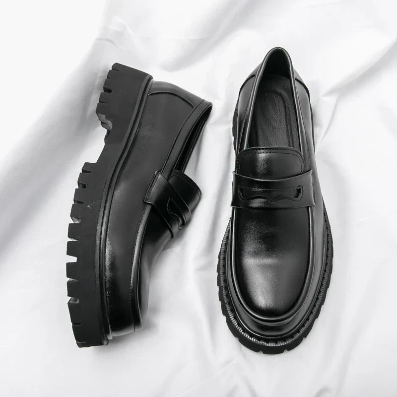 Mocassins noirs à semelle épaisse – chaussures habillées modernes à enfiler