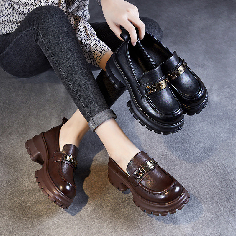 Mocassins pour femme à plateforme et chaîne moderne