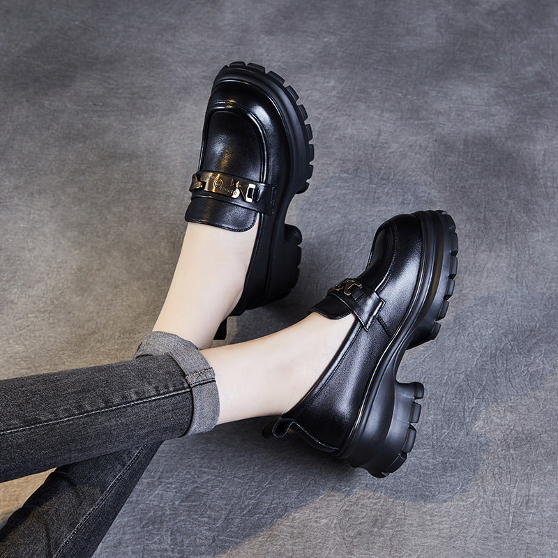Mocassins pour femme à plateforme et chaîne moderne