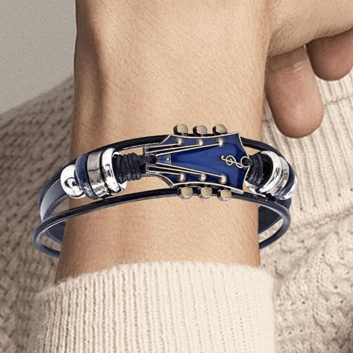MUSIKSTRUM – Leather Bracelet with Guitar-Inspired Design