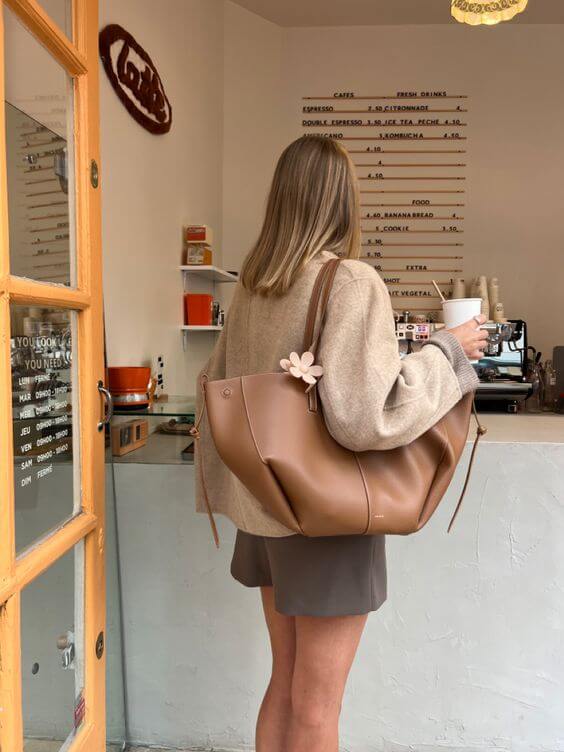 Olvoria | Voss – Vintage Leather Shoulder Bag for Women | Spacious, Elegant and Timeless Design