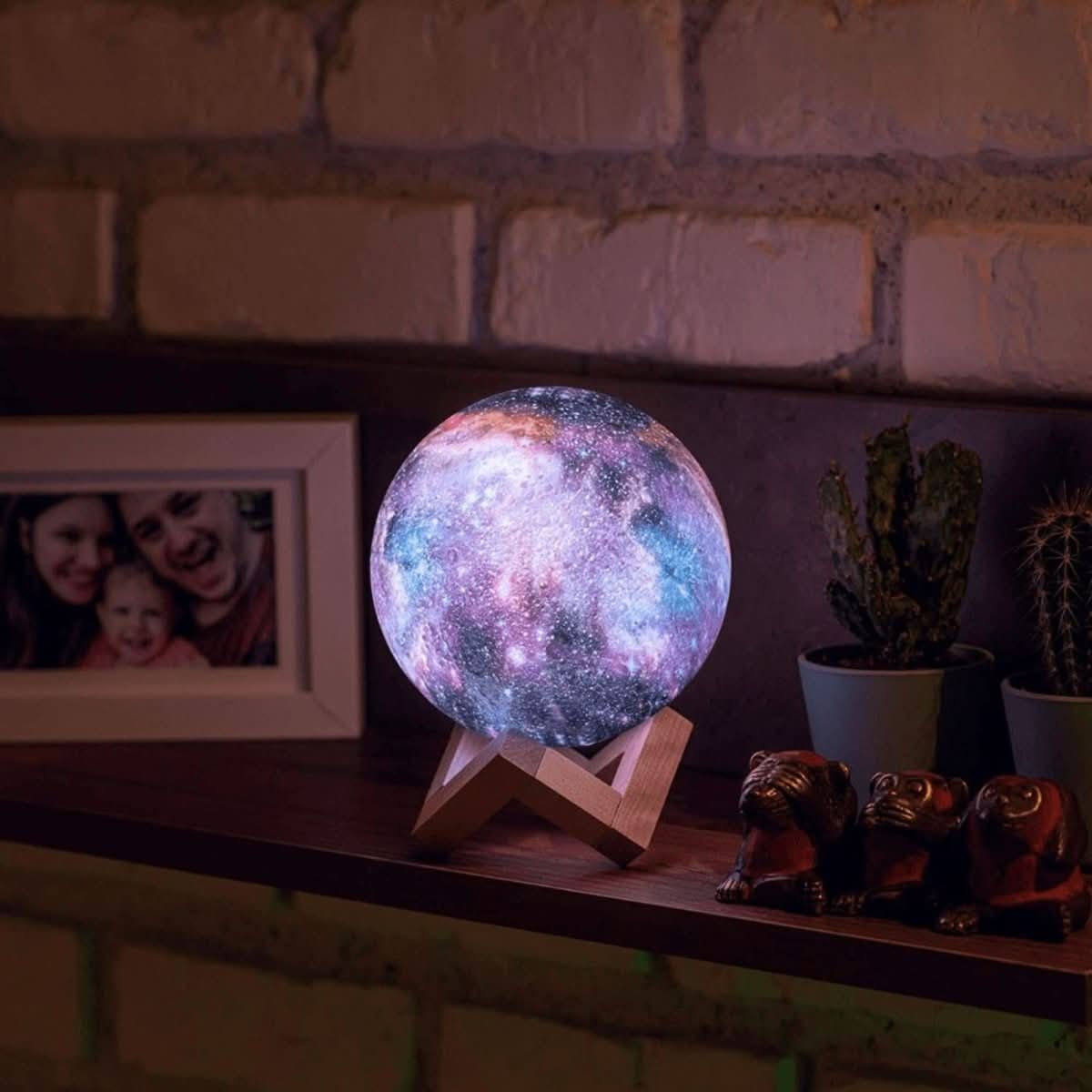 ORBITGLOW – Gentle, controllable moonlight in vibrant colors