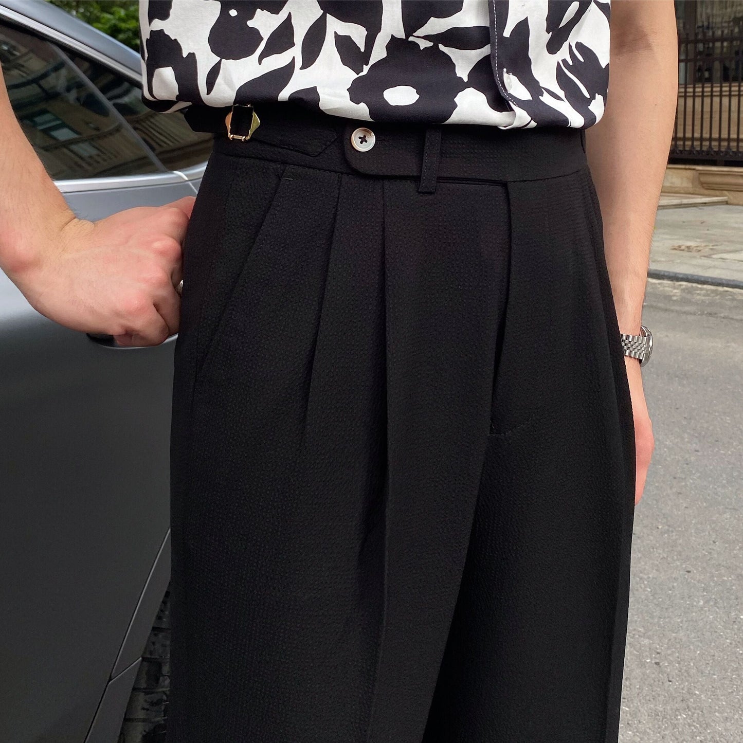 Pantalon à pinces élégant coupe carotte et taille haute pour homme