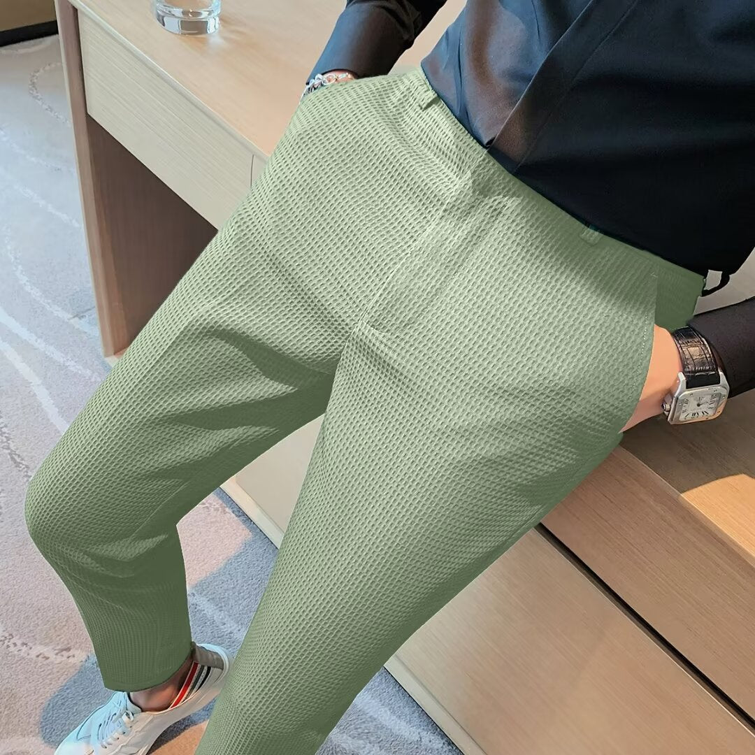 Pantalon cropped homme slim fit en tissu texturé