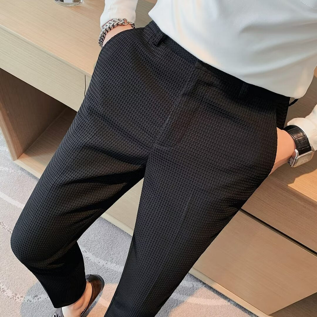 Pantalon cropped homme slim fit en tissu texturé