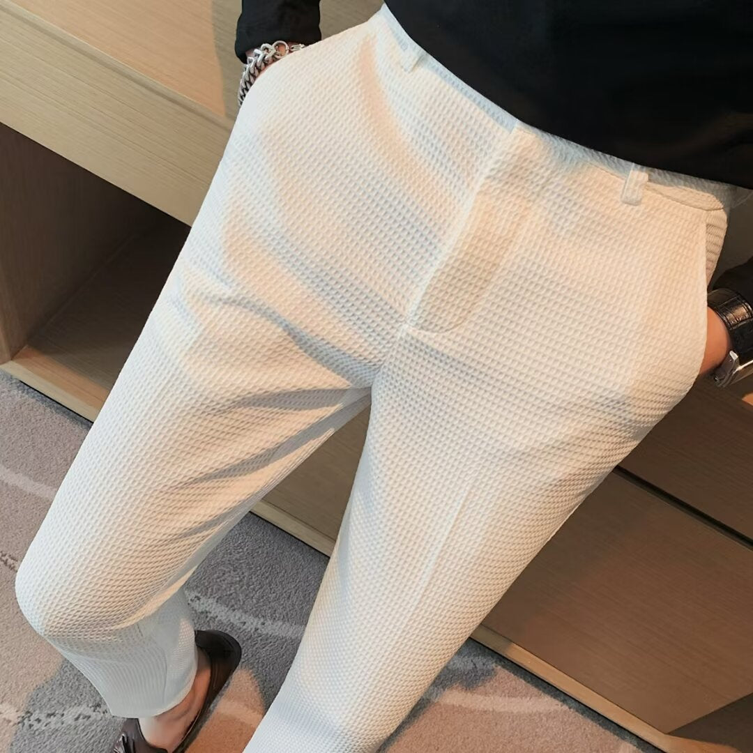 Pantalon cropped homme slim fit en tissu texturé