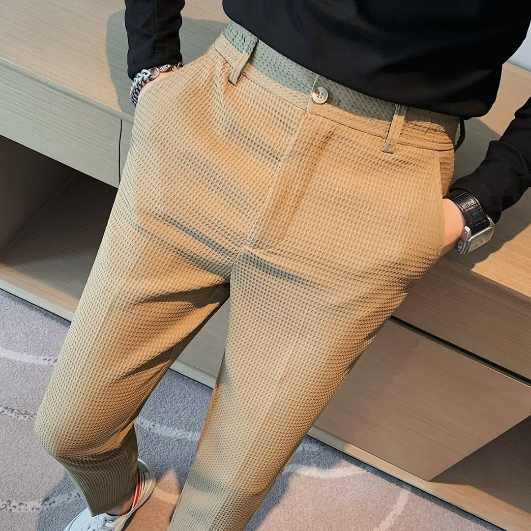 Pantalon cropped homme slim fit en tissu texturé