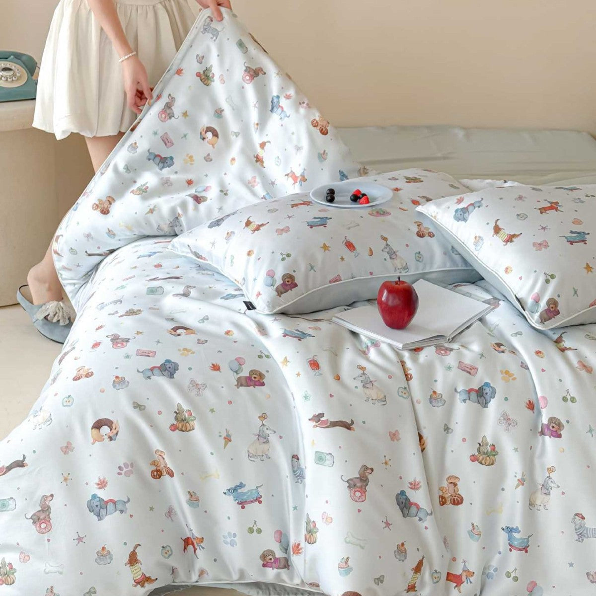 Parure de lit réversible et ludique en satin de coton fin avec illustrations de chiens