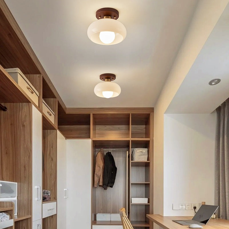 Plafonnier Bauhaus lumière chaude avec détail bois