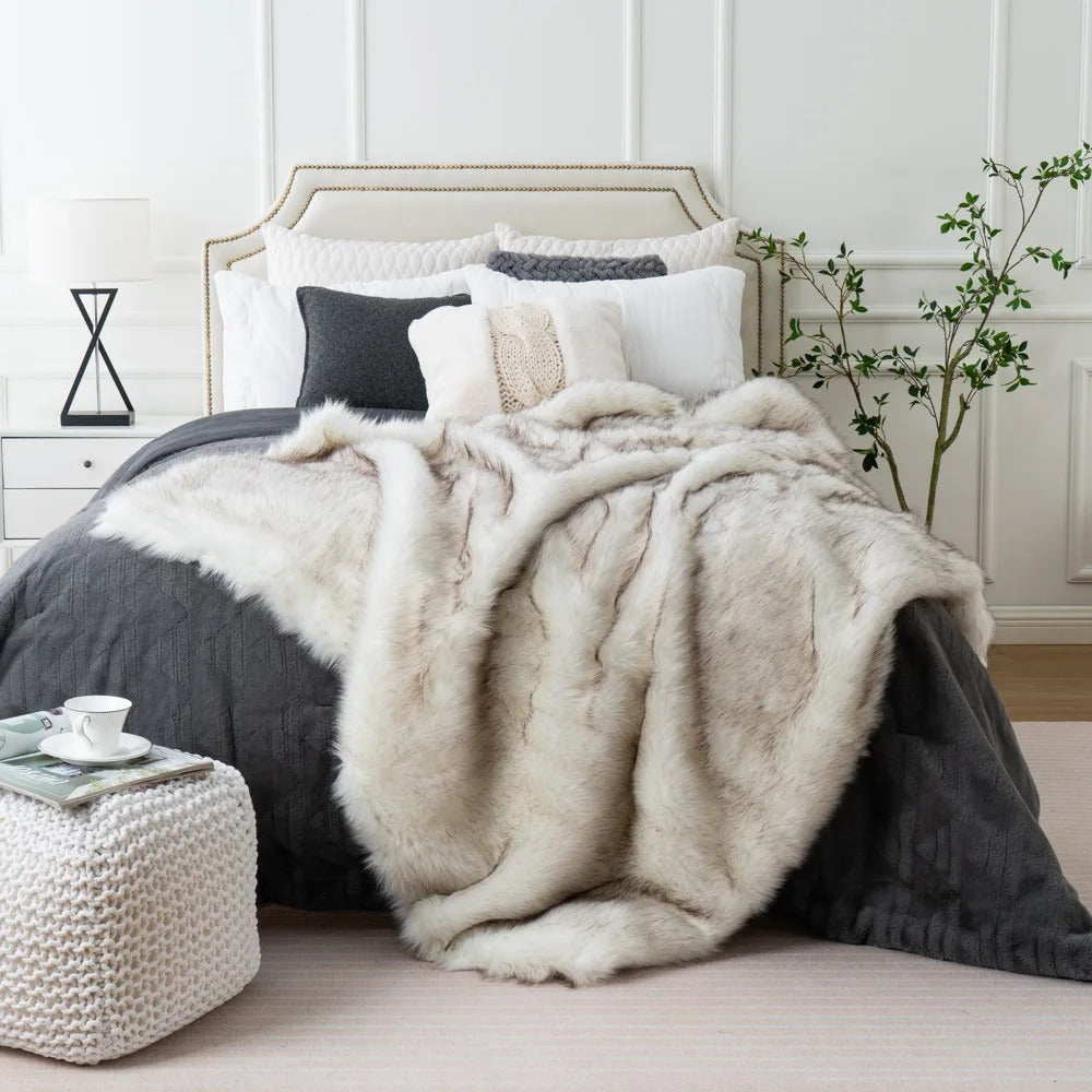 Plaid de luxe en fausse fourrure - chaleur et style pour votre intérieur