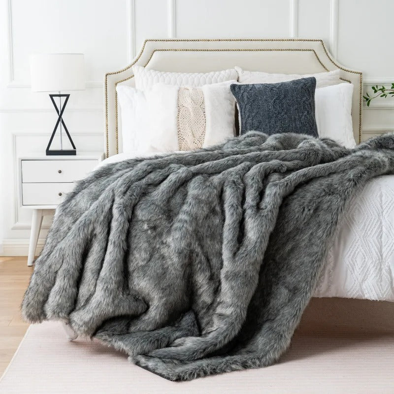 Plaid de luxe en fausse fourrure - chaleur et style pour votre intérieur