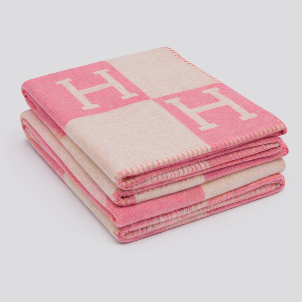 Plaid doux et douillet pour le salon – Couverture en polaire toutes saisons dans une couleur neutre et chaleureuse, 140 x 170 cm