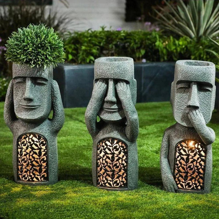 Pot à fleurs avec visage sculpté