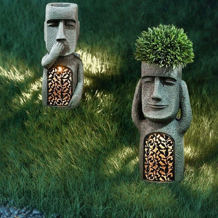 Pot à fleurs avec visage sculpté