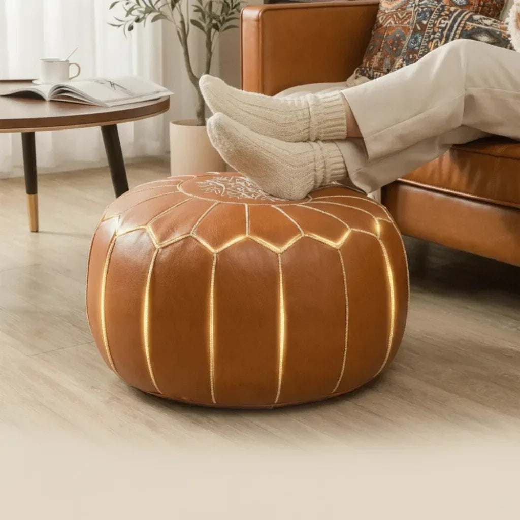 Pouf brodé à la main avec compartiment de rangement caché