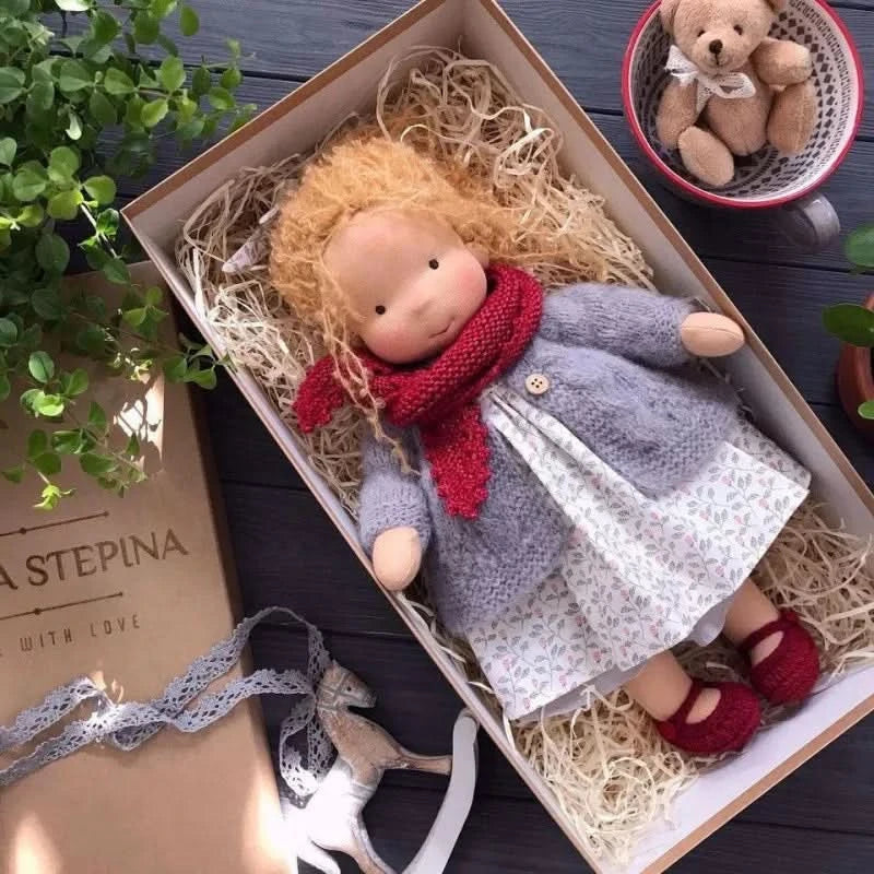 Poupée en peluche faite à la main – jouet style Waldorf Elise