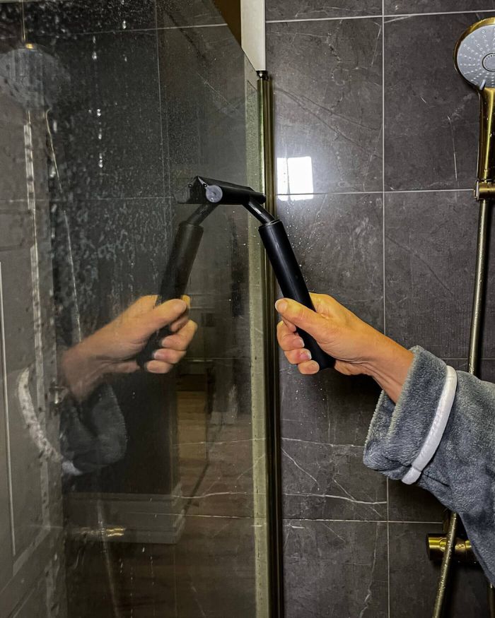 Raclette de douche télescopique avec manche extensible pour un nettoyage efficace