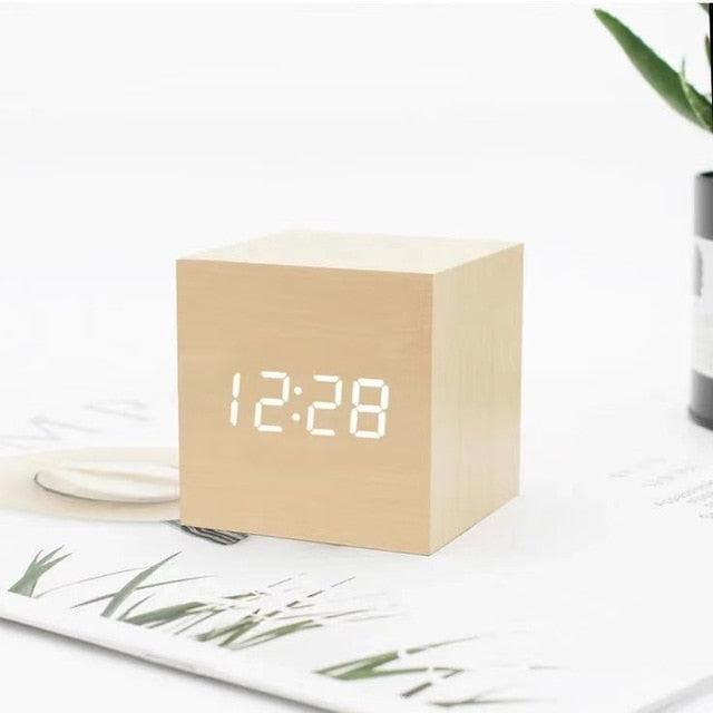 Réveil matin de table en bois avec simulation d'aube et écran LED