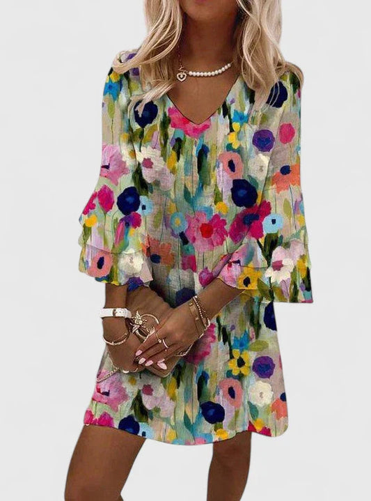 Robe courte à fleurs et encolure en V – coupe confortable