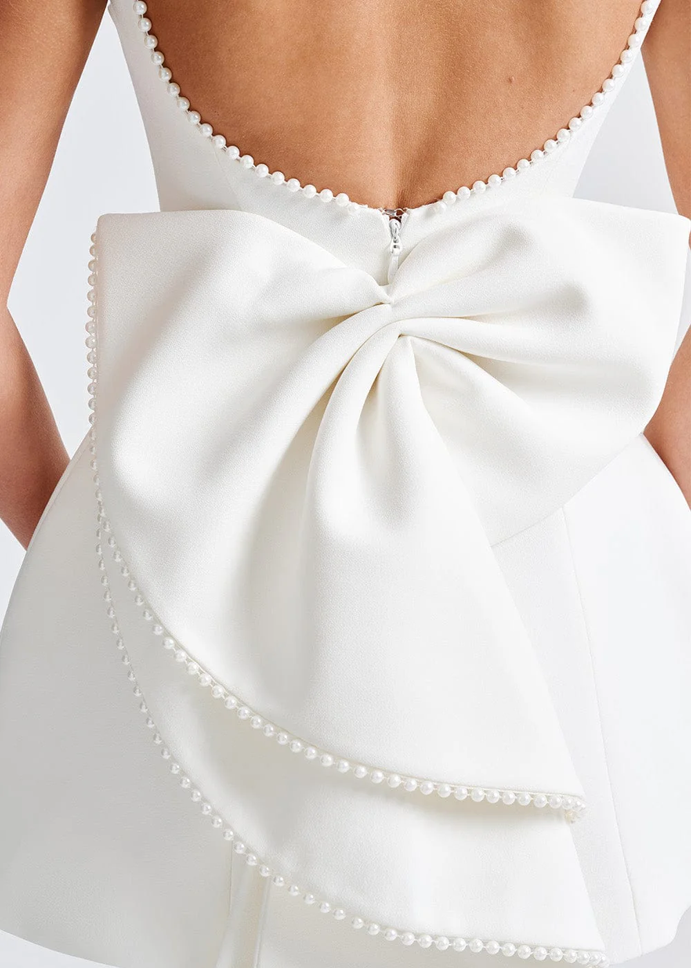Robe courte - tenue de soirée élégante