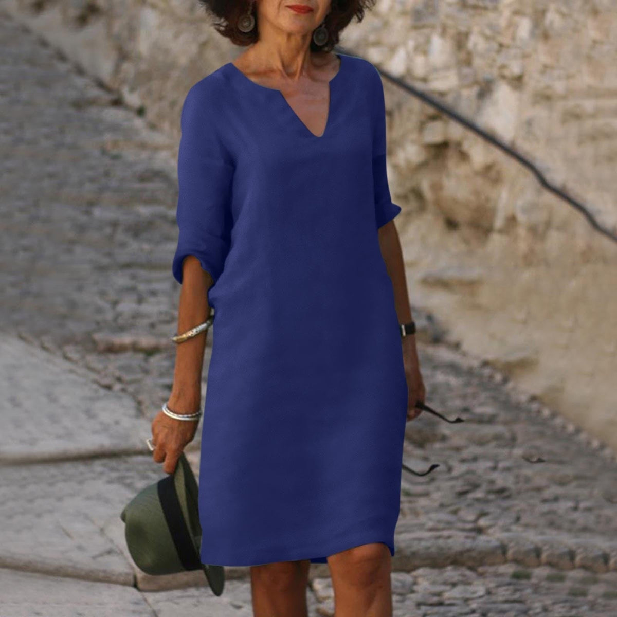 Robe d'été élégante avec col en V