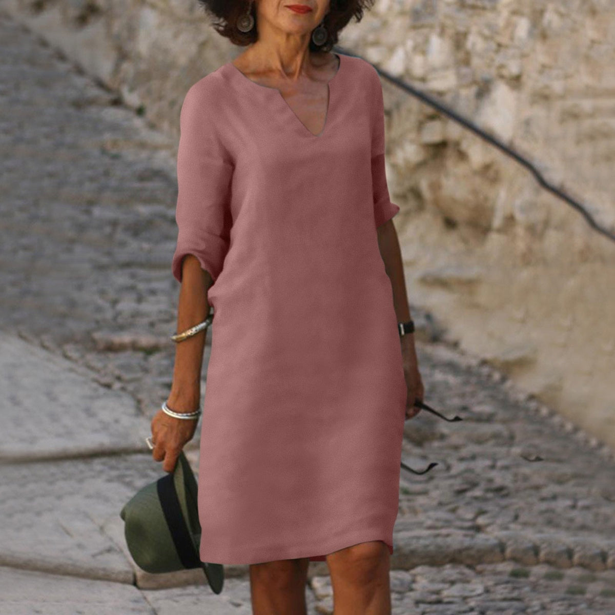Robe d'été élégante avec col en V