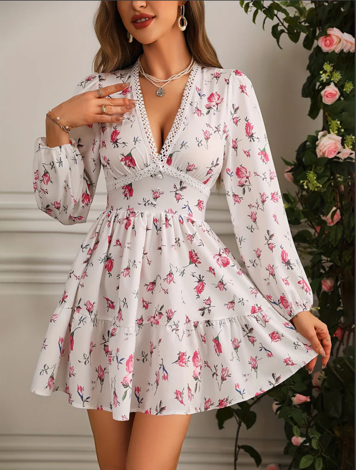 Robe d'été élégante avec volants et encolure en V