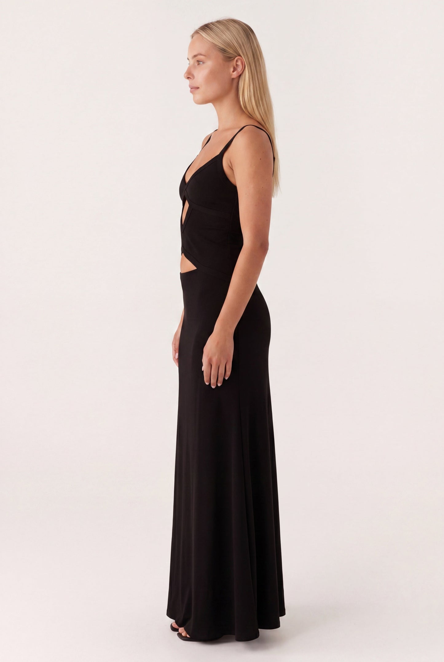 Robe longue dos nu avec détail nœud et finition élégante