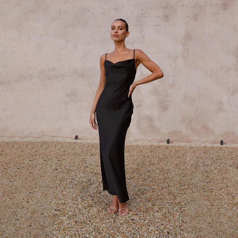 Robe longue en satin à col bénitier
