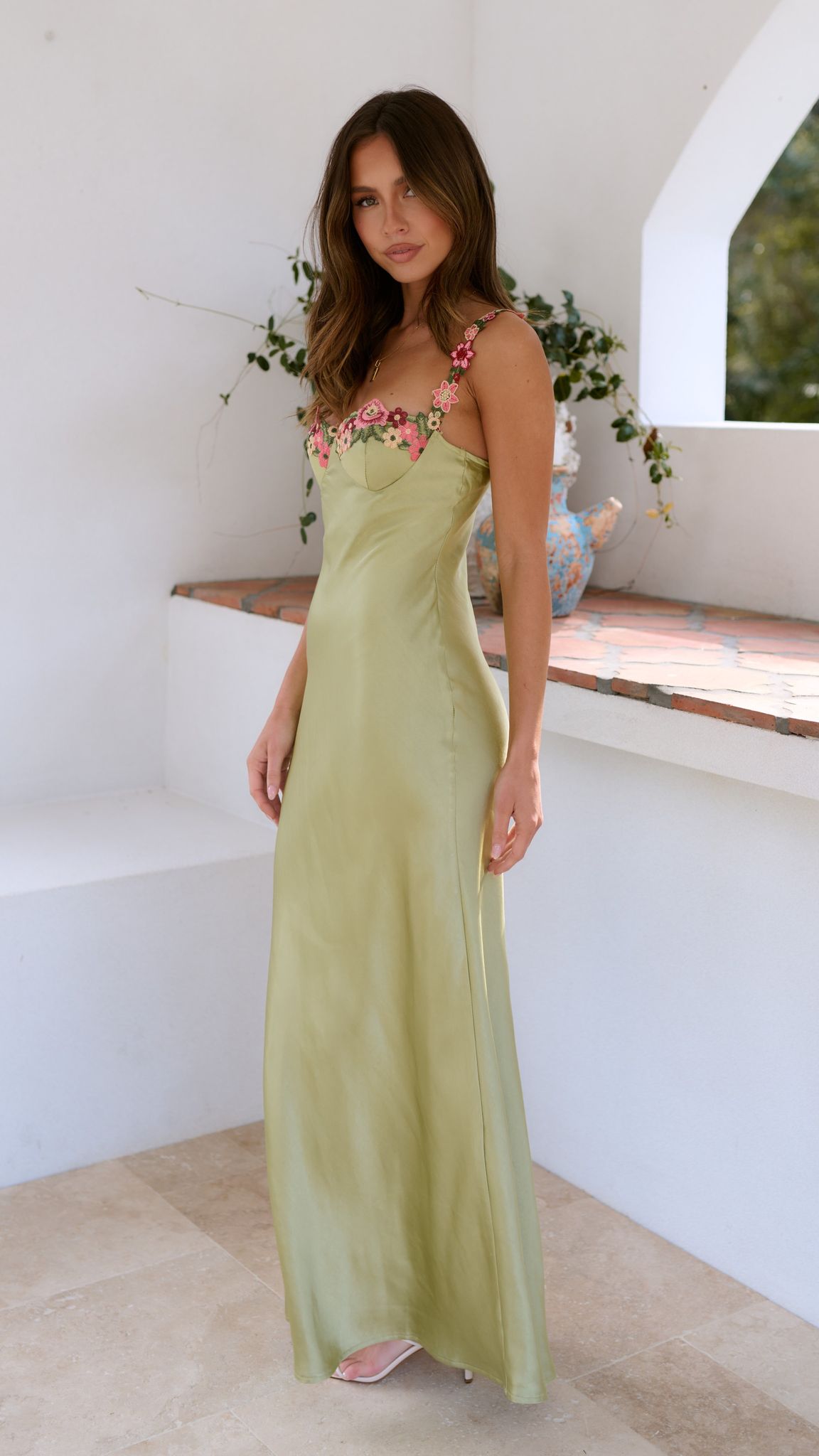 Robe maxi brodée de fleurs pour femme au tombé élégant