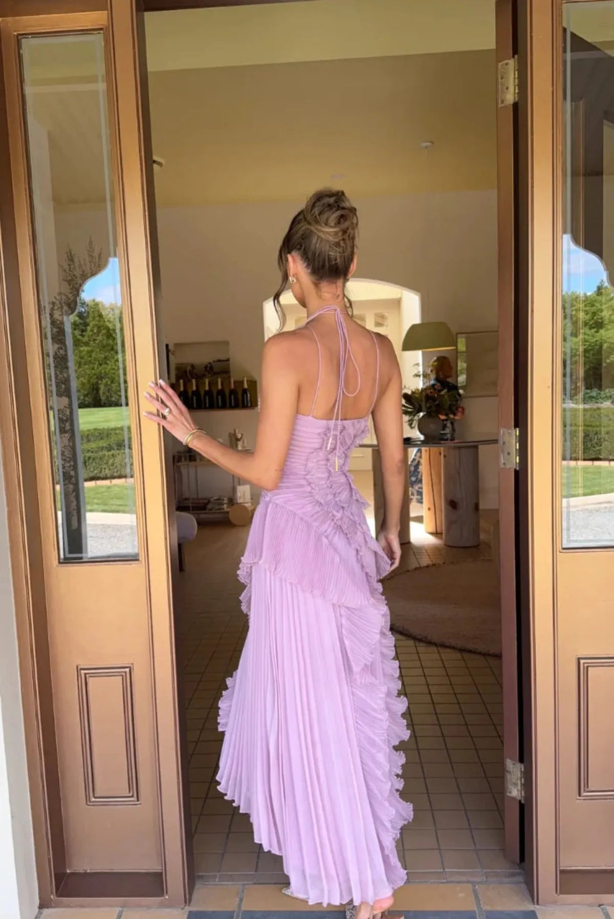 Robe maxi dos nu halter avec volants et fente